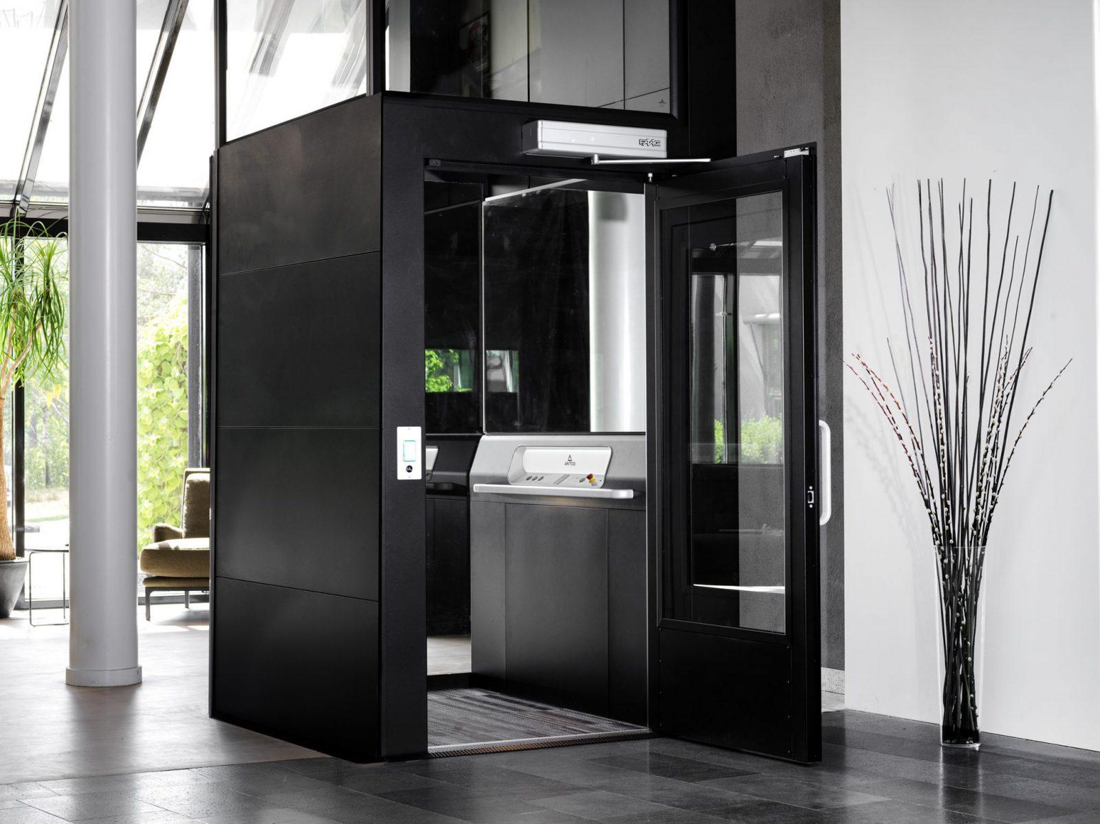 Aritco PublicLift Access platform lift in a public building