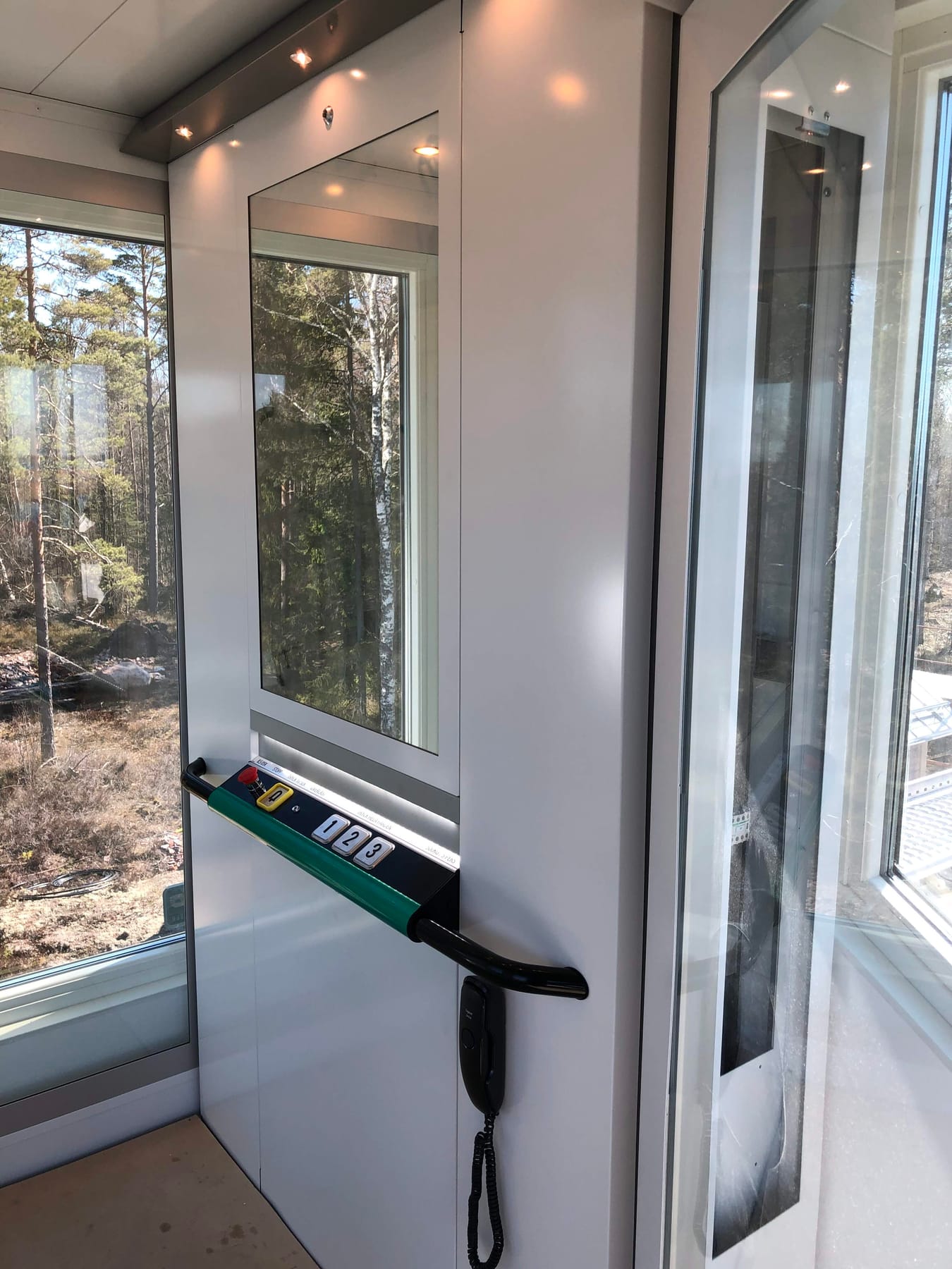 ILS 05K cabin interior with glazed panels
